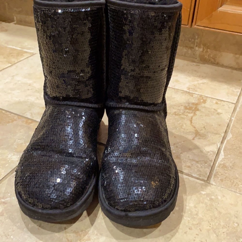 Ugg’s sequins women’s size 6